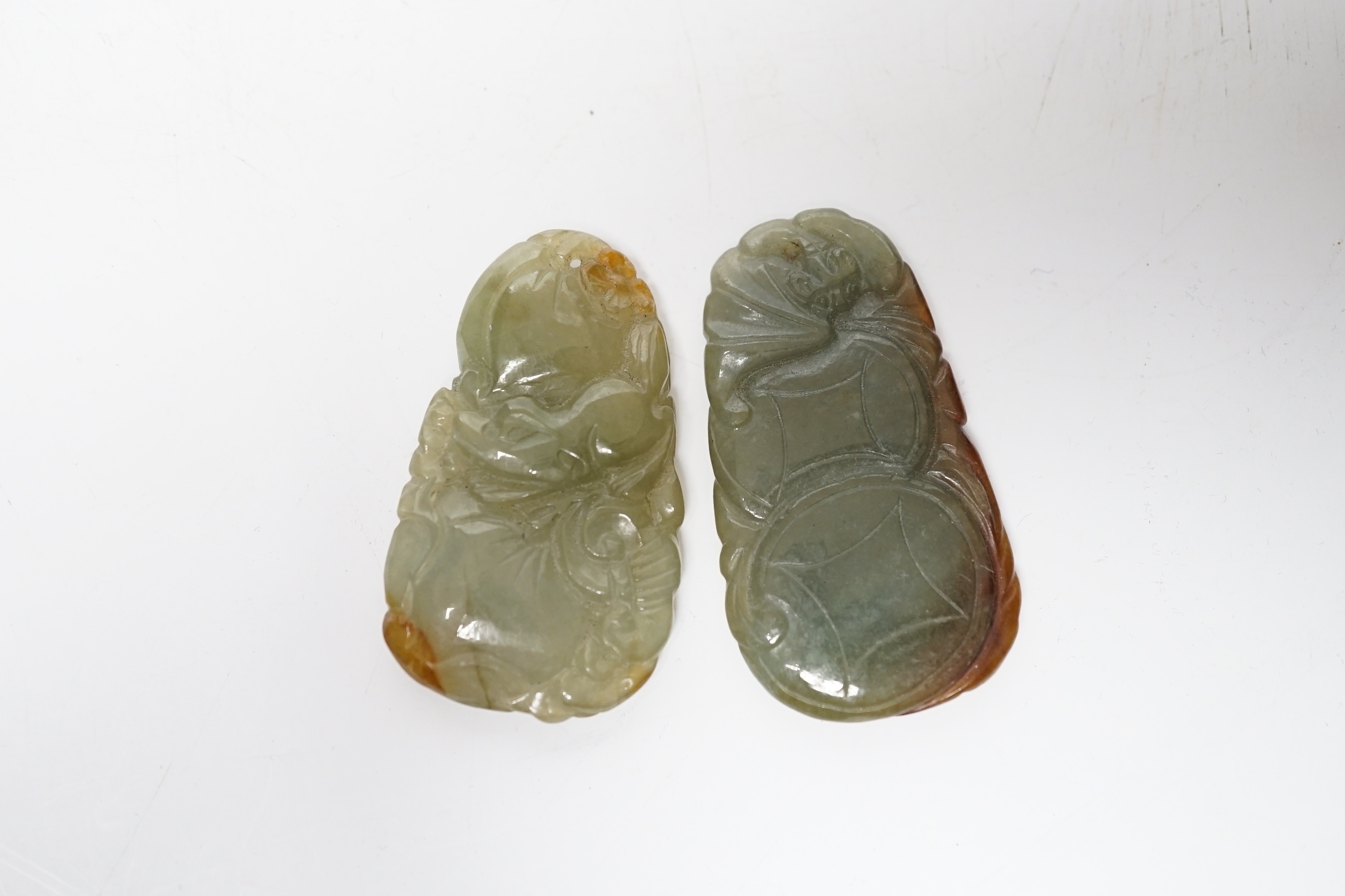 Two Chinese carved jade pendants, longest 5cm